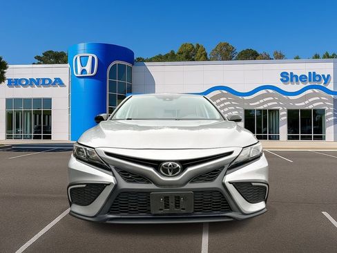 Used 2024 Toyota Camry SE image 3