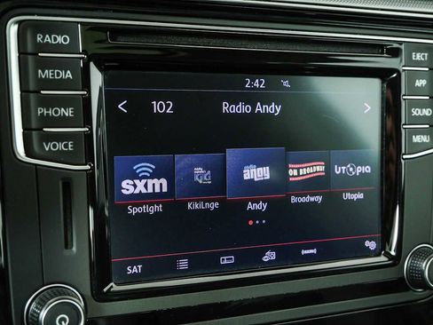 Used 2018 Volkswagen Passat 2.0T SE FWD image 13