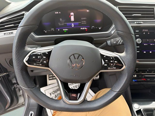 Certified 2024 Volkswagen Tiguan SE R-Line AWD/4WD image 11