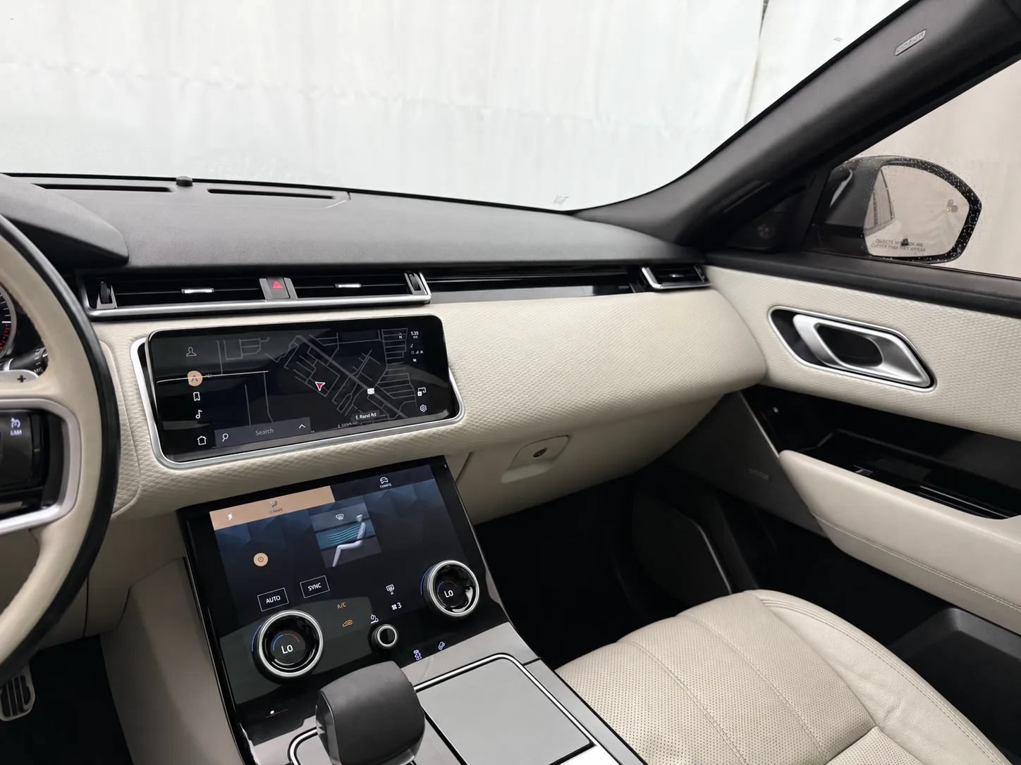 Used 2021 Land Rover Range Rover Velar R-Dynamic S AWD/4WD image 17
