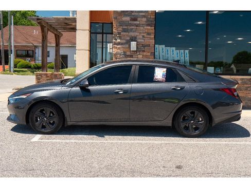 Used 2023 Hyundai Elantra SEL FWD image 6