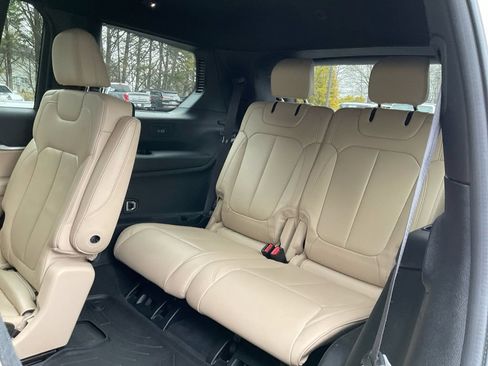 Used 2023 Jeep Grand Cherokee L Limited AWD/4WD image 28