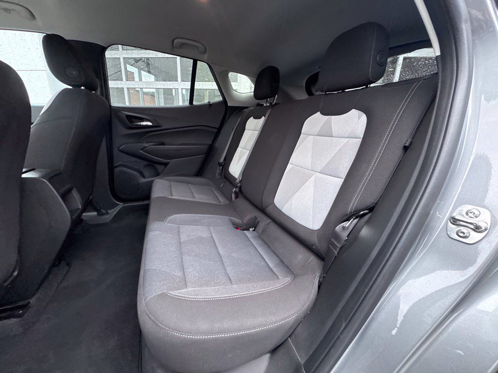 Used 2025 Chevrolet Trax LS w/ LS Convenience Package FWD image 27