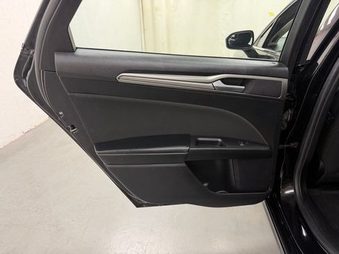 Used 2018 Ford Fusion SE w/ Fusion SE Technology Package FWD image 14