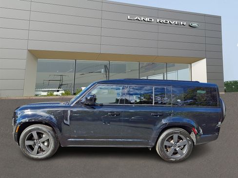 Used 2023 Land Rover Defender 130 X-Dynamic SE image 6