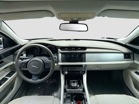 Used 2016 Jaguar XF Prestige RWD image 26