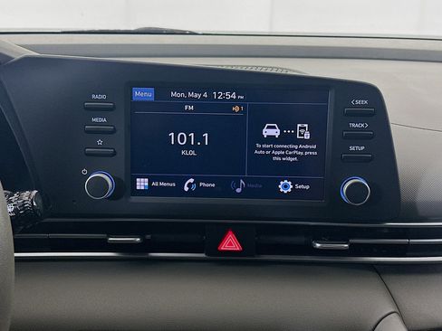 Used 2021 Hyundai Elantra SE FWD image 21