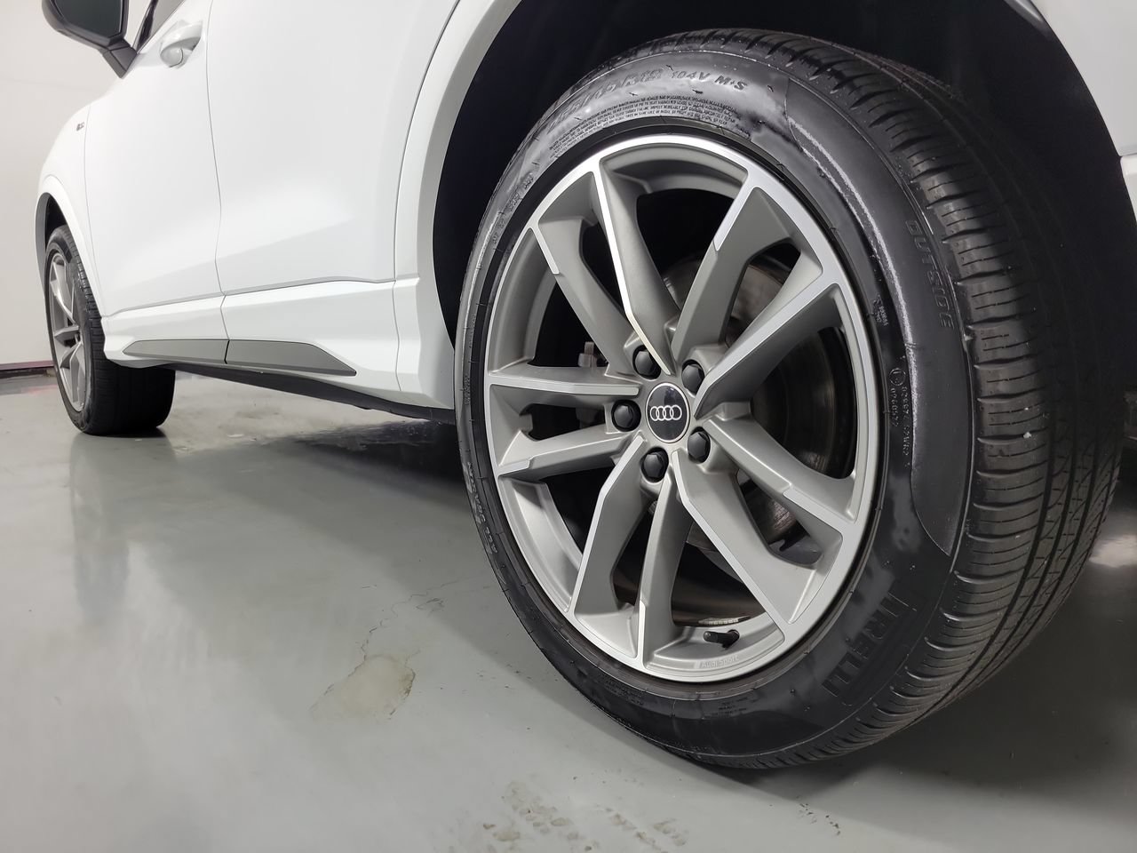 Used 2024 Audi Q3 2.0T Premium Plus w/ Premium Plus Package AWD/4WD image 3