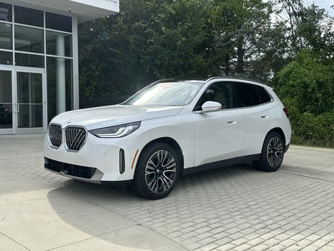 Used 2025 BMW X3 xDrive30i w/ Premium Package AWD/4WD image 4