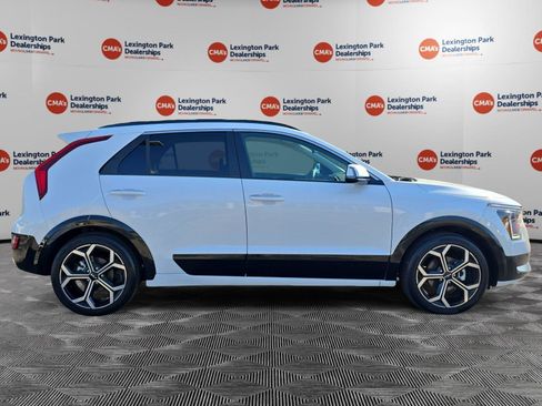 Used 2023 Kia Niro SX Touring FWD image 8