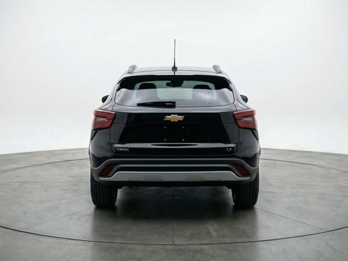 Used 2025 Chevrolet Trax LT w/ LT Convenience Package image 7