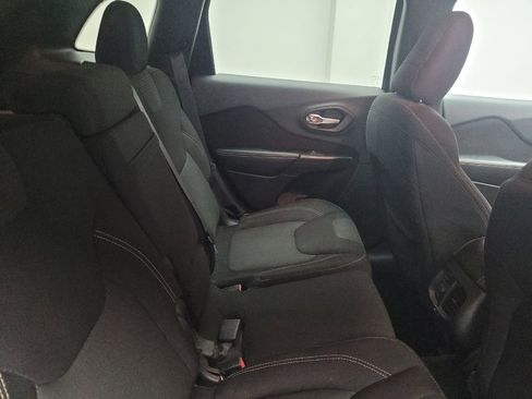 Used 2015 Jeep Cherokee Latitude image 19