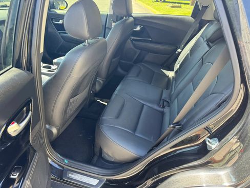 Used 2019 Kia Niro Touring FWD image 19