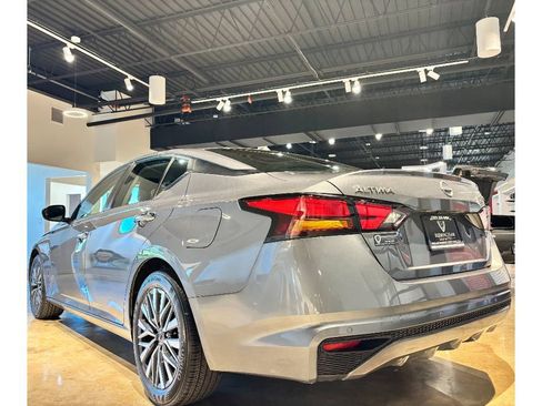 Used 2024 Nissan Altima 2.5 SV image 16
