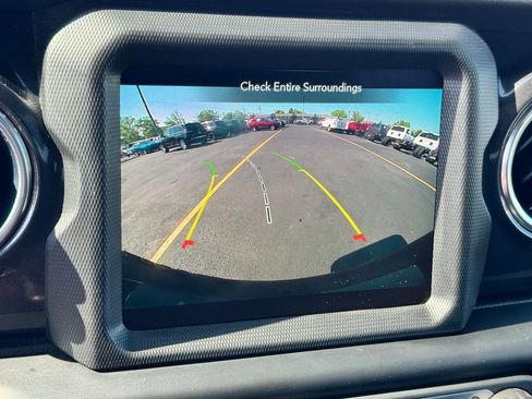 Used 2023 Jeep Wrangler Unlimited Sahara AWD/4WD image 33