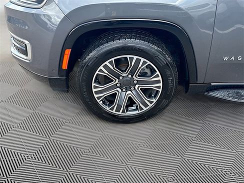 Used 2023 Jeep Wagoneer L Series II image 35