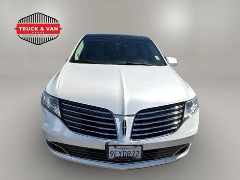 Used 2019 Lincoln MKT AWD image 8