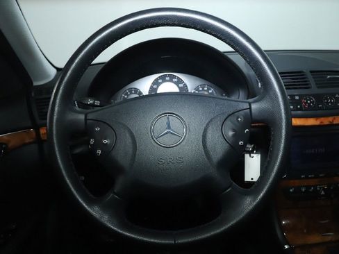Used 2006 Mercedes-Benz E 350 4MATIC Sedan image 31