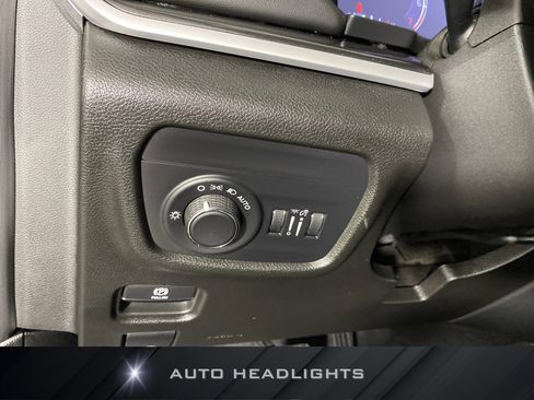 Used 2023 Jeep Grand Cherokee Altitude image 25