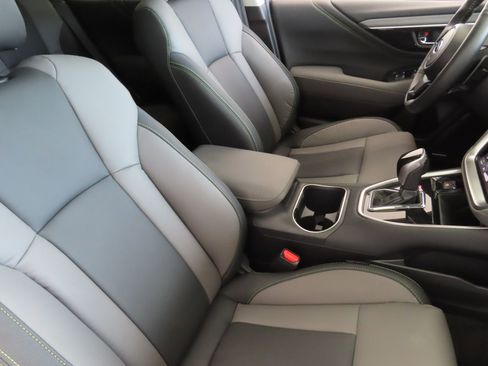 Used 2025 Subaru Outback Onyx Edition image 28