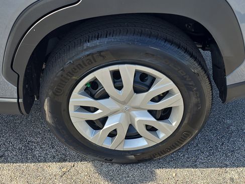 Used 2024 Toyota Corolla Cross L image 5