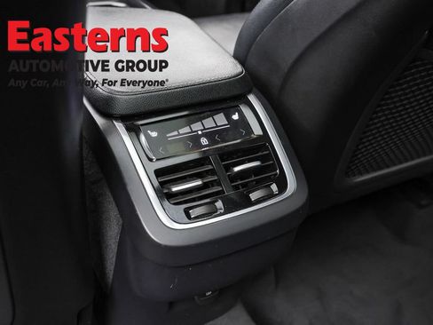Used 2022 Volvo XC90 T5 Momentum AWD/4WD image 22