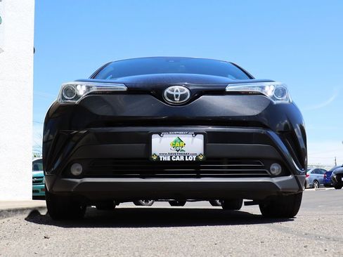 Used 2018 Toyota C-HR XLE FWD image 17