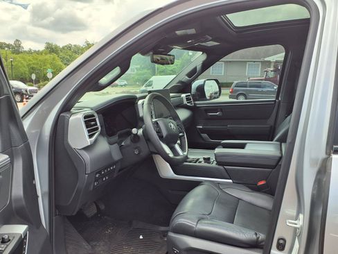 Used 2024 Toyota Tundra Platinum AWD/4WD image 21