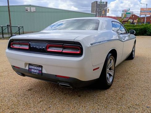 Used 2017 Dodge Challenger SXT RWD image 11