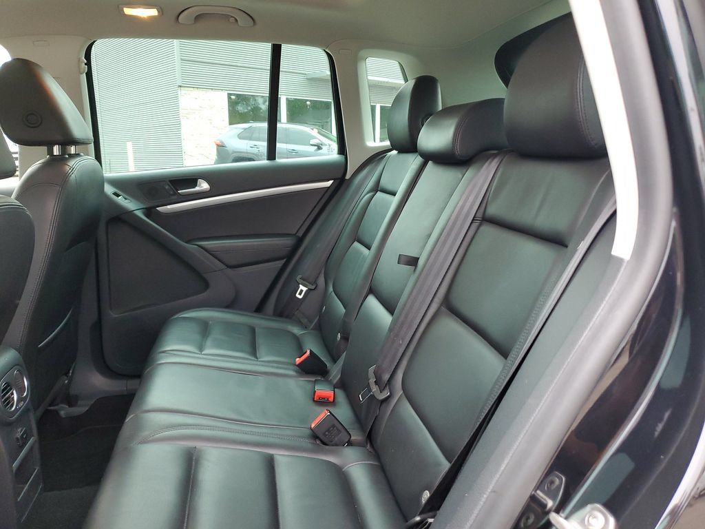 Used 2013 Volkswagen Tiguan SEL FWD image 10