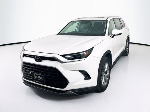 Used 2024 Toyota Grand Highlander FWD image 3