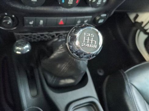 Used 2018 Jeep Wrangler Unlimited Sahara image 14