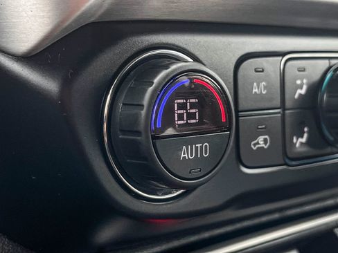 Used 2020 GMC Acadia SLE image 27