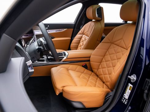 New 2026 BMW 740i xDrive 740i xDrive w/ Premium Package image 16