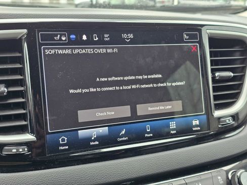 Used 2024 Chrysler Pacifica Touring-L image 26