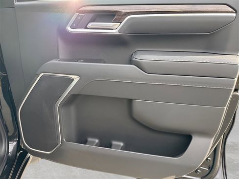 Used 2025 GMC Sierra 1500 Elevation image 9