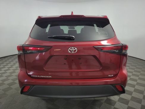Used 2025 Toyota Highlander XLE FWD image 10