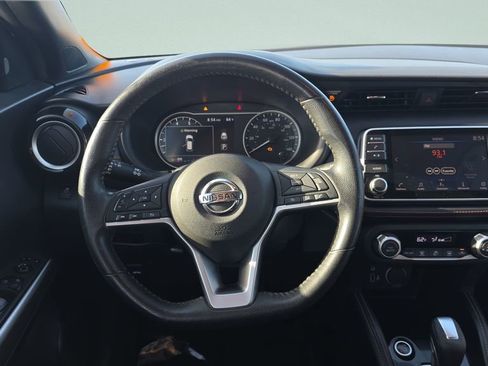 Used 2019 Nissan Kicks SR image 23
