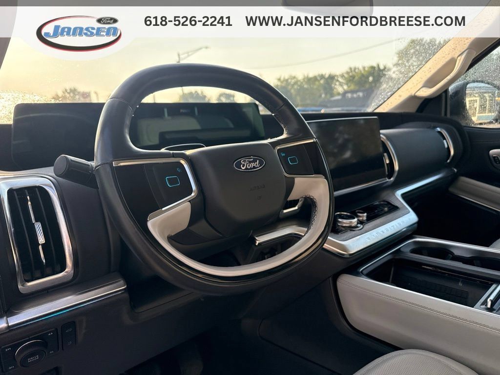 Used 2025 Ford Expedition Platinum AWD/4WD image 12