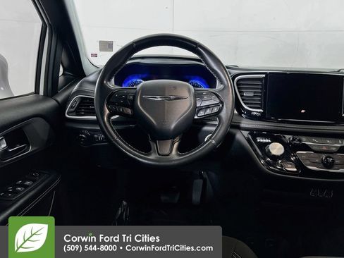Used 2021 Chrysler Pacifica Touring w/ S Appearance Package FWD image 25