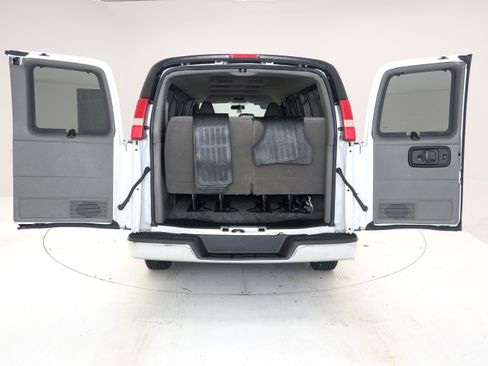Used 2016 Chevrolet Express 3500 LT w/ LT Preferred Equipment Group RWD image 10