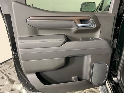 Used 2026 GMC Sierra 1500 SLT image 17