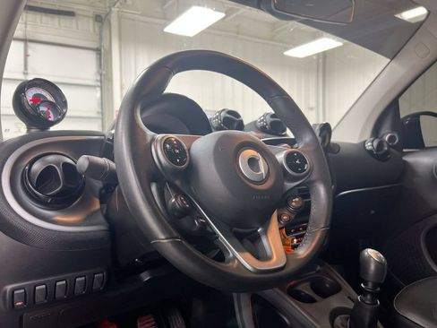 Used 2016 smart fortwo Prime RWD image 10