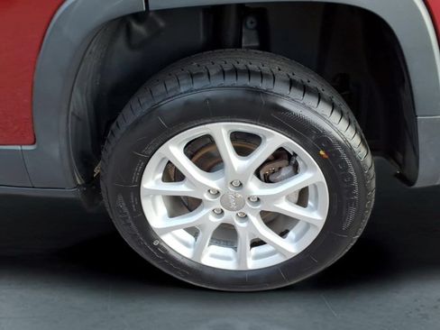 Used 2017 Jeep Cherokee Sport FWD image 14