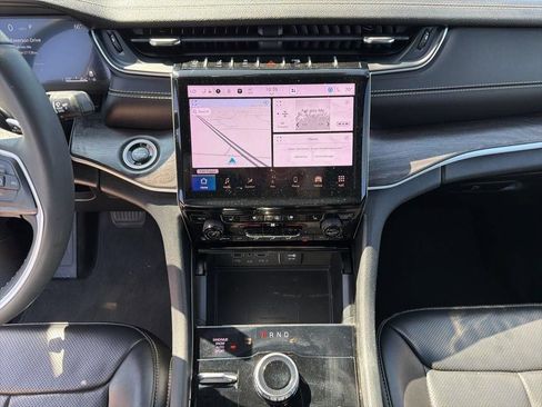 Used 2024 Jeep Grand Cherokee L Limited w/ Luxury Tech Group II AWD/4WD image 49