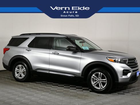 Used 2023 Ford Explorer XLT AWD/4WD image 1