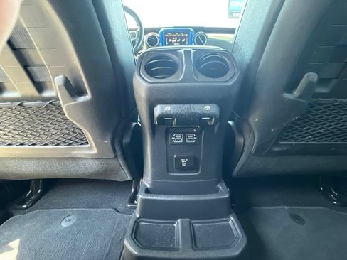 Used 2022 Jeep Wrangler Unlimited Rubicon 4xe w/ Cold Weather Group AWD/4WD image 25