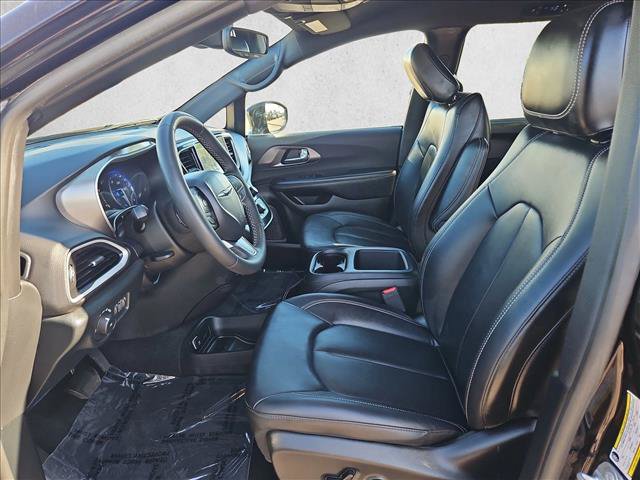Used 2025 Chrysler Pacifica Select FWD image 21