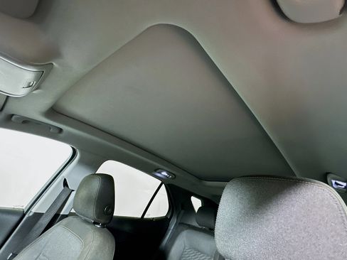 Used 2021 Chevrolet Equinox LT image 25