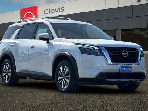 New 2025 Nissan Pathfinder SL image 10